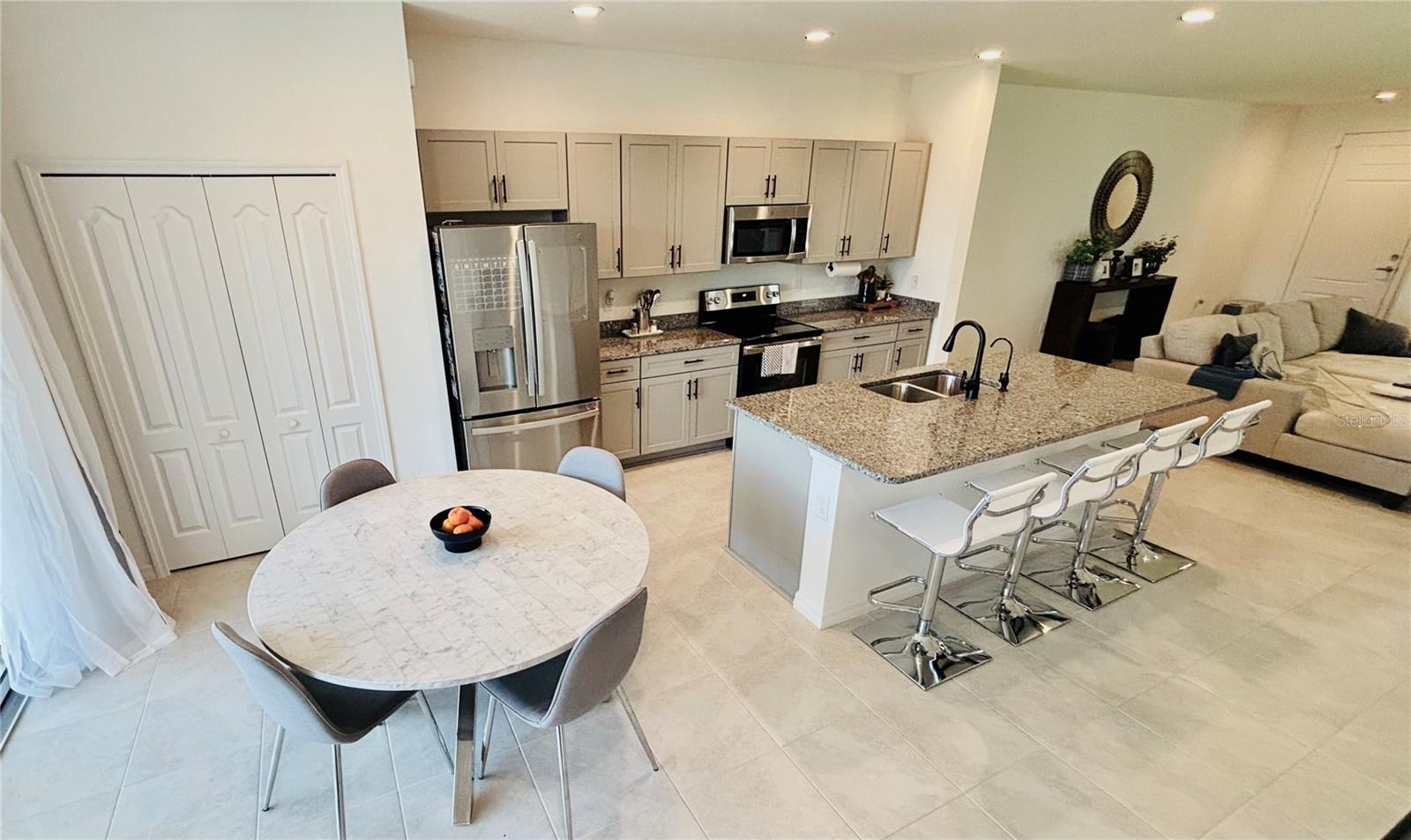 Listing photo id 11 for 11675 Bluestone Court