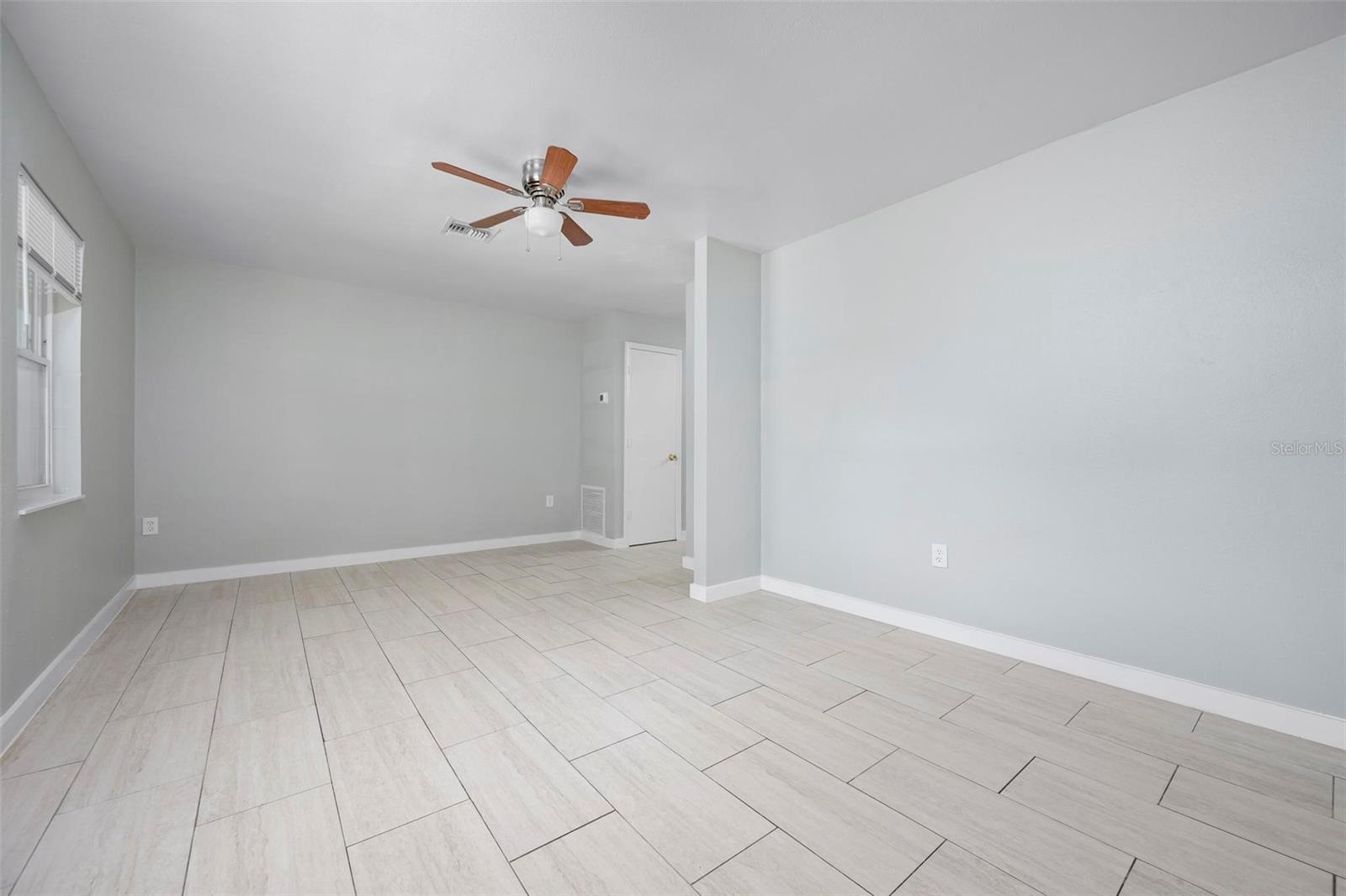 Image 3 of 13 For 2739 Palmadelia Avenue