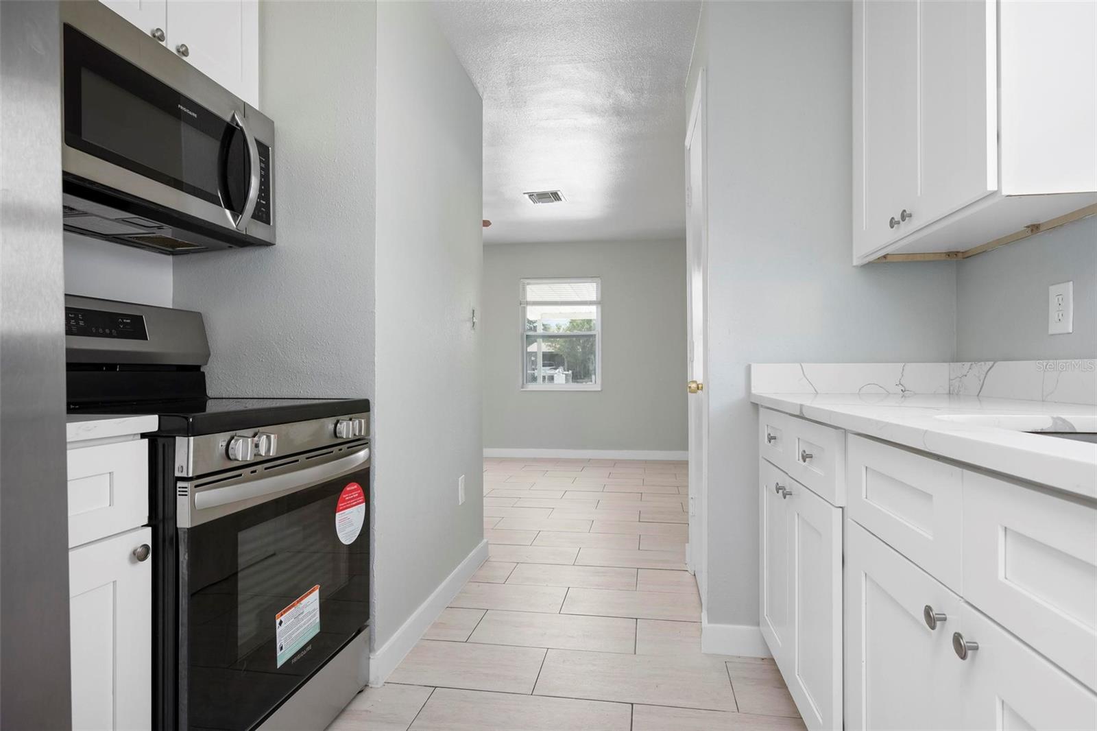 Image 5 of 13 For 2739 Palmadelia Avenue