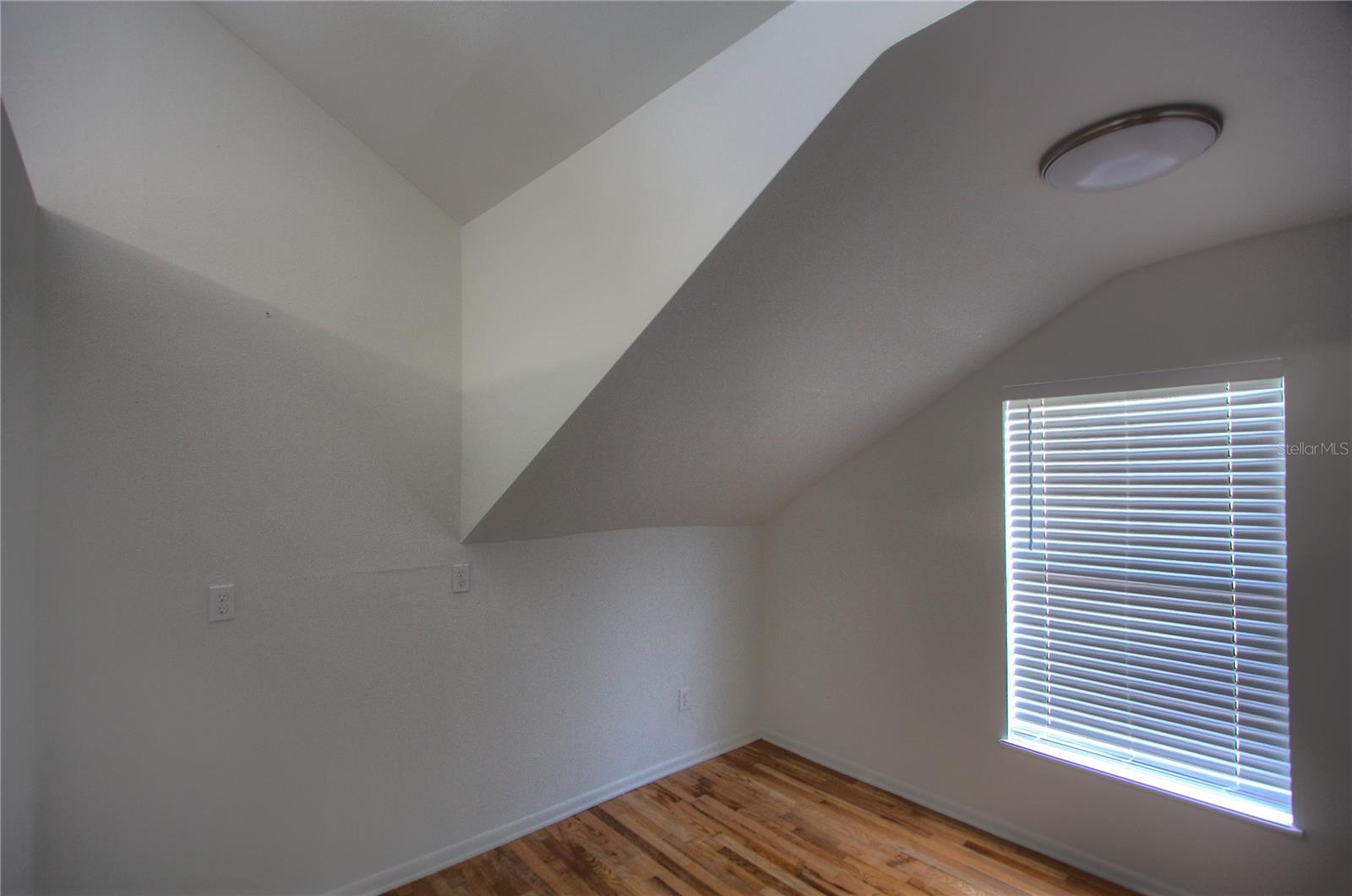 Image 10 of 30 For 301 Osprey Avenue