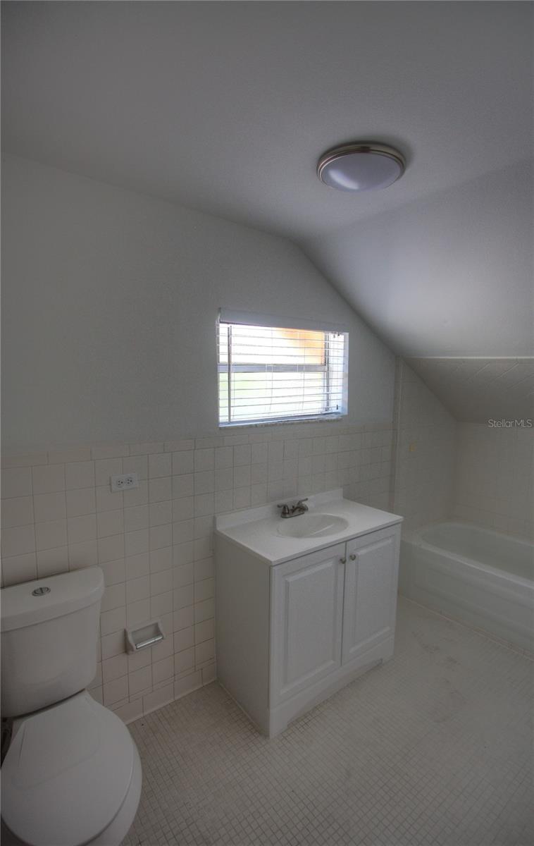 Image 12 of 30 For 301 Osprey Avenue