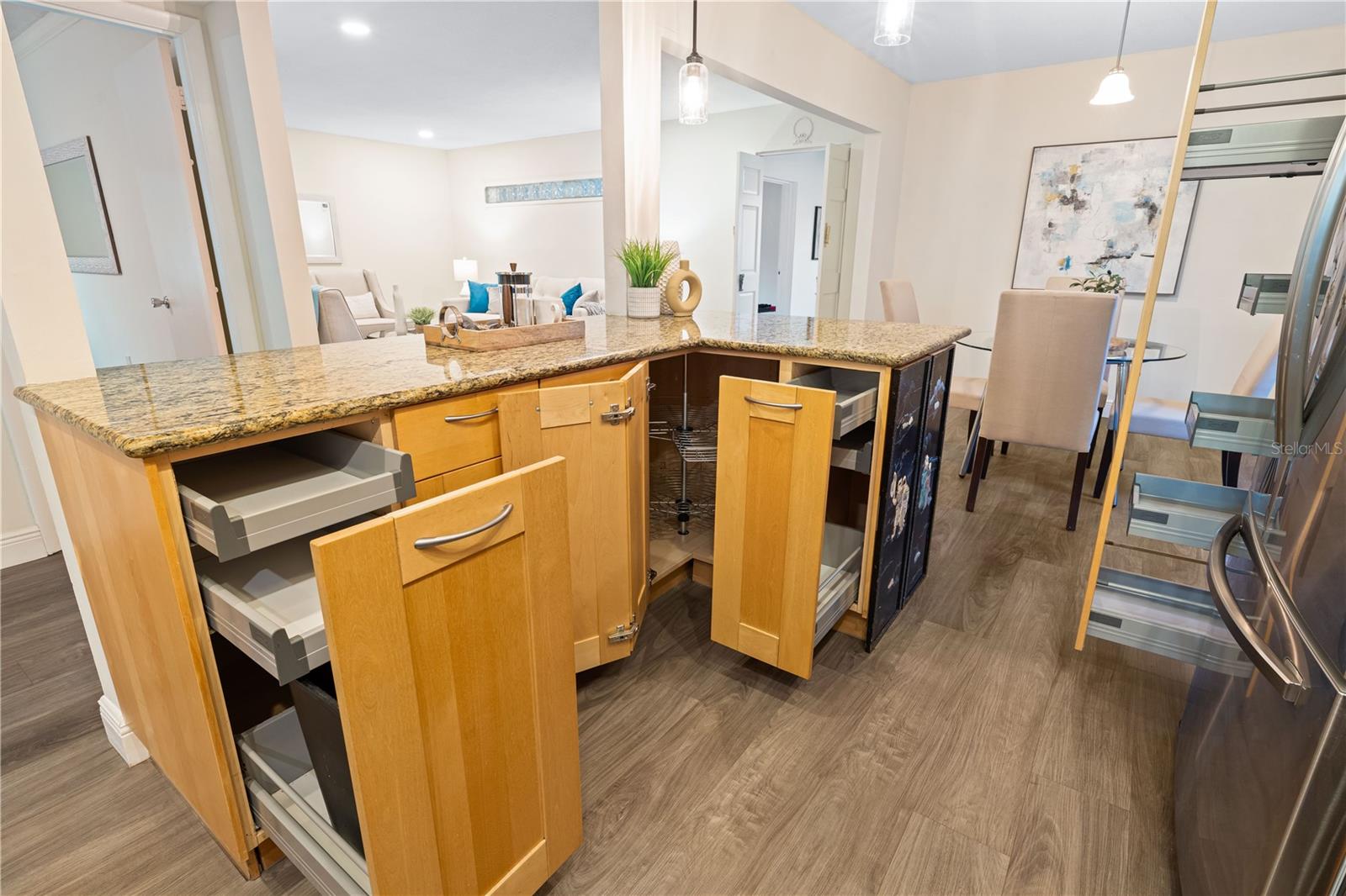 Image 10 of 76 For 2419 Riverbluff Parkway V233