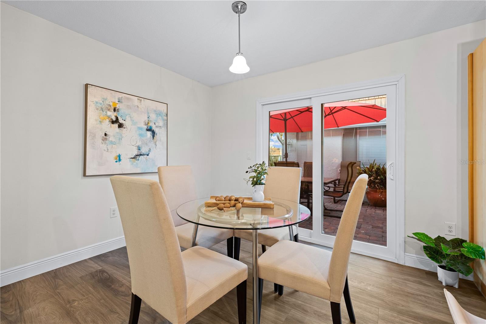 Image 11 of 76 For 2419 Riverbluff Parkway V233