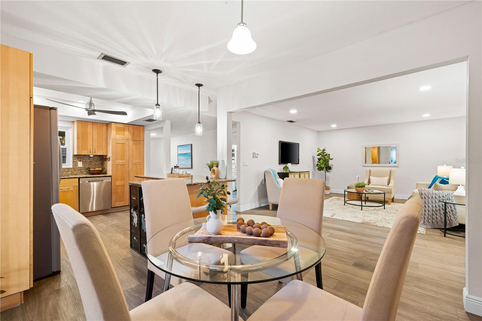 Image 12 of 76 For 2419 Riverbluff Parkway V233