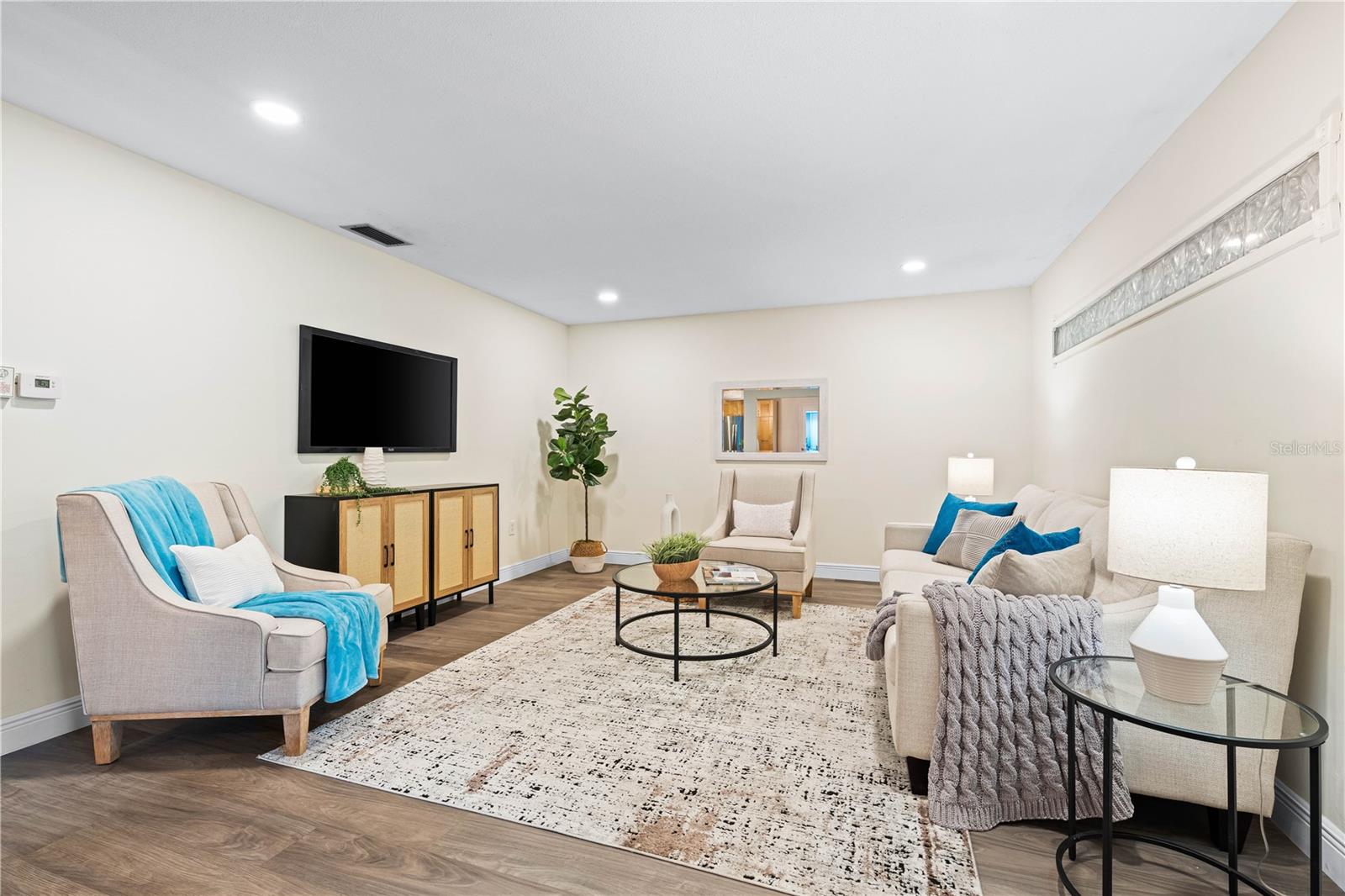 Image 13 of 76 For 2419 Riverbluff Parkway V233