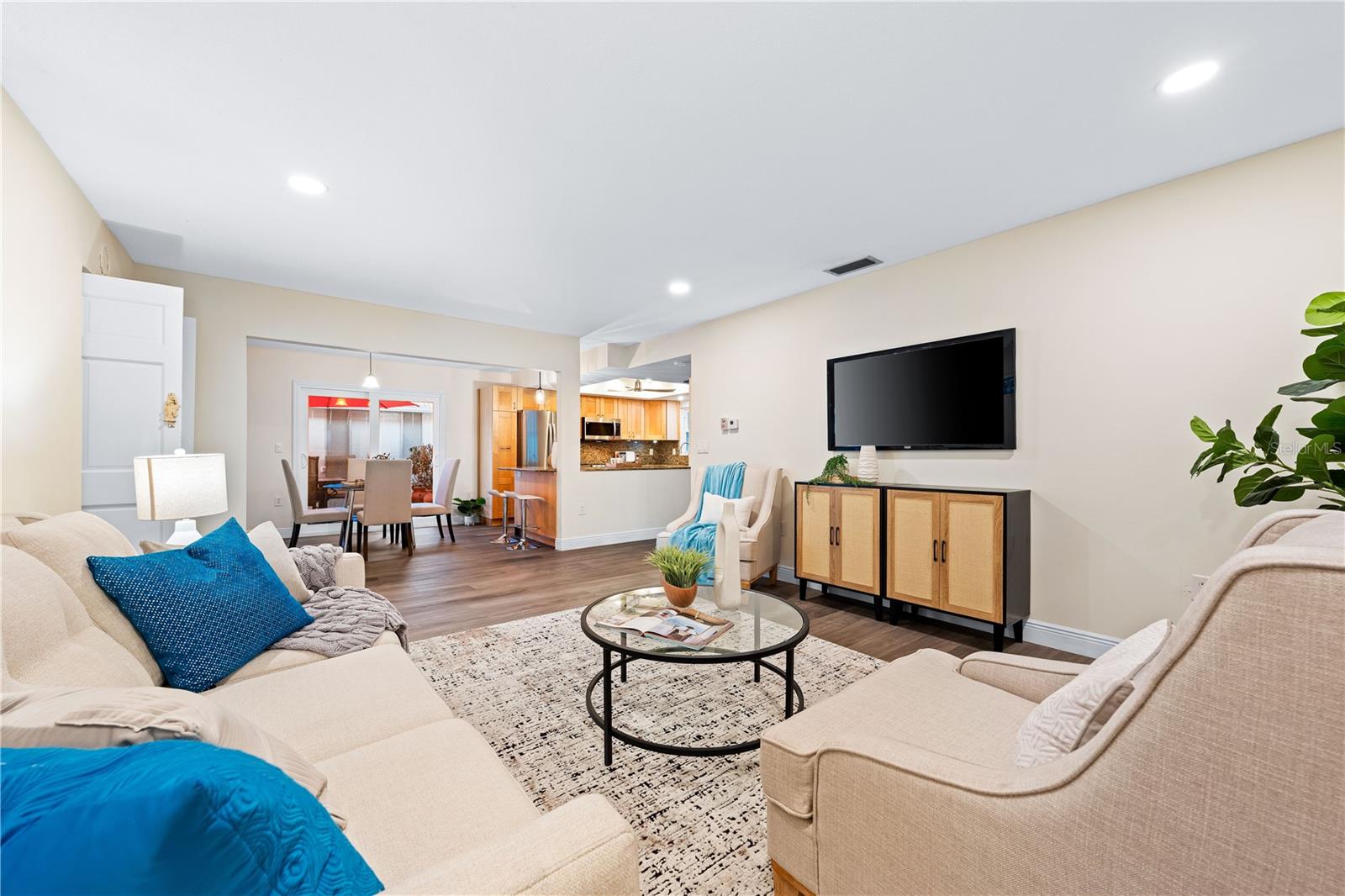 Image 16 of 76 For 2419 Riverbluff Parkway V233