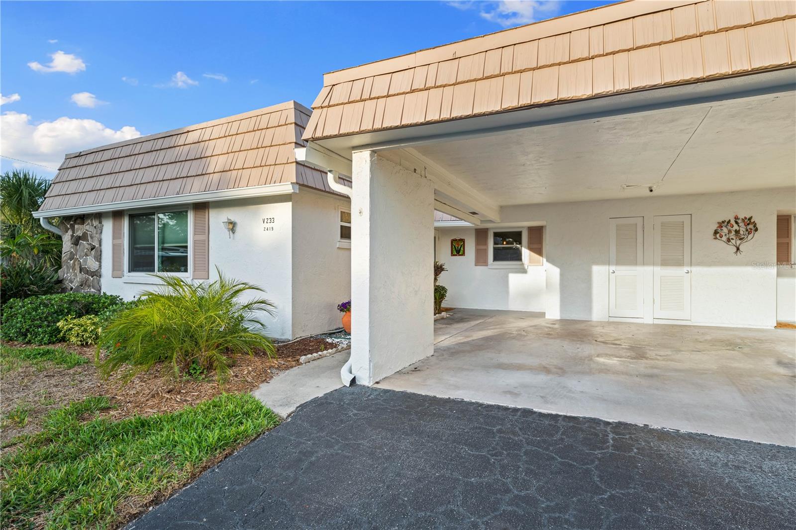 Image 2 of 76 For 2419 Riverbluff Parkway V233