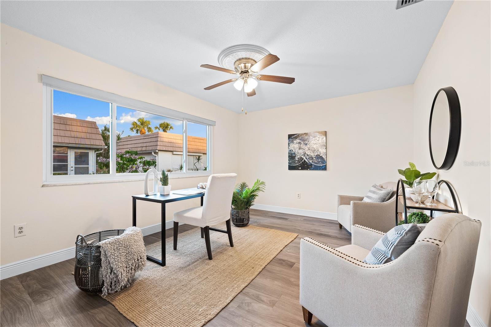 Image 23 of 76 For 2419 Riverbluff Parkway V233