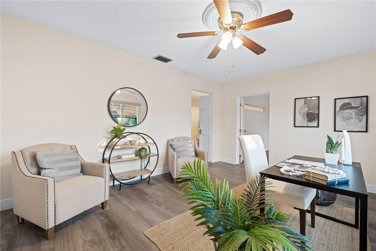Image 24 of 76 For 2419 Riverbluff Parkway V233