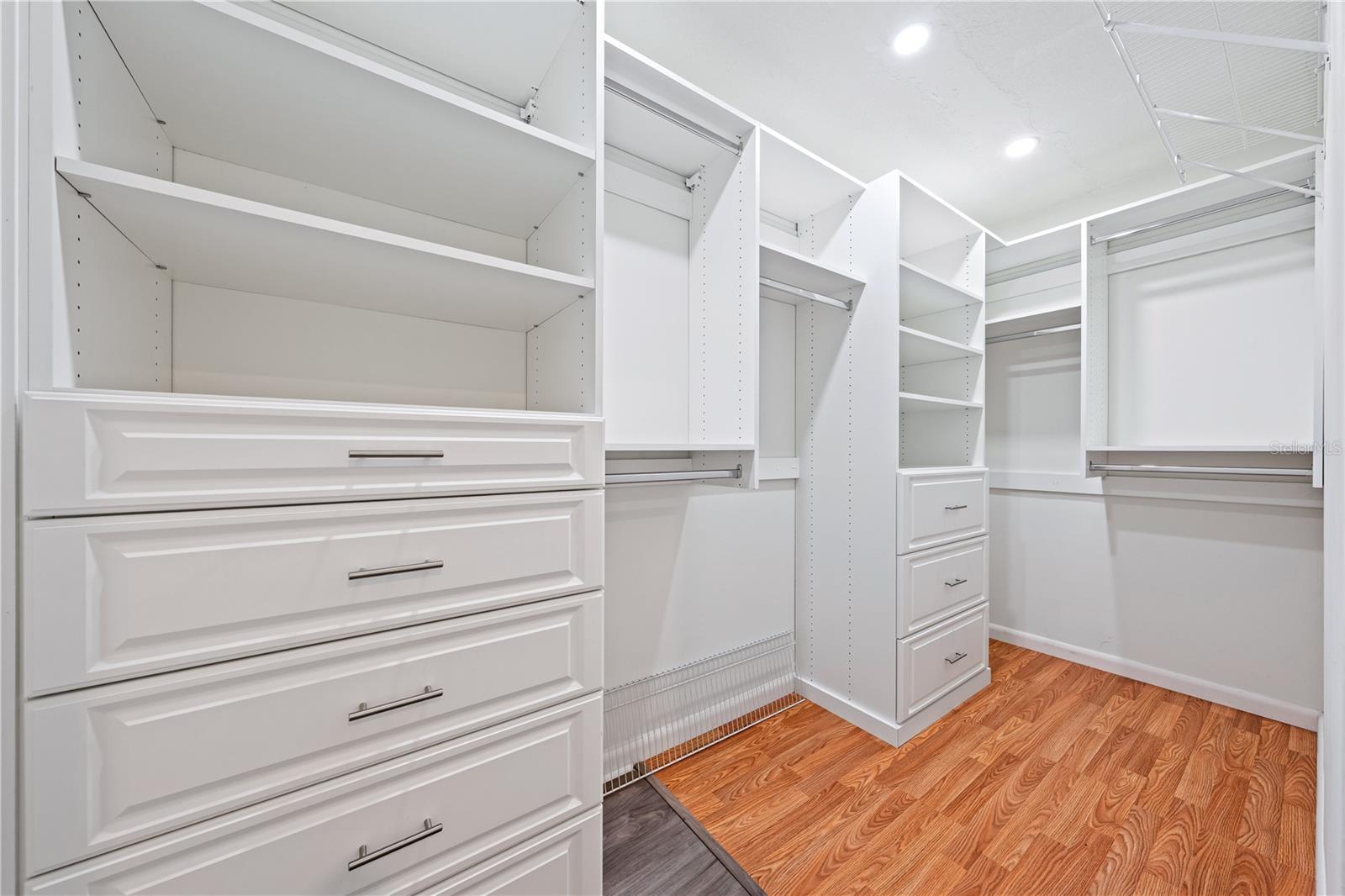 Image 29 of 76 For 2419 Riverbluff Parkway V233