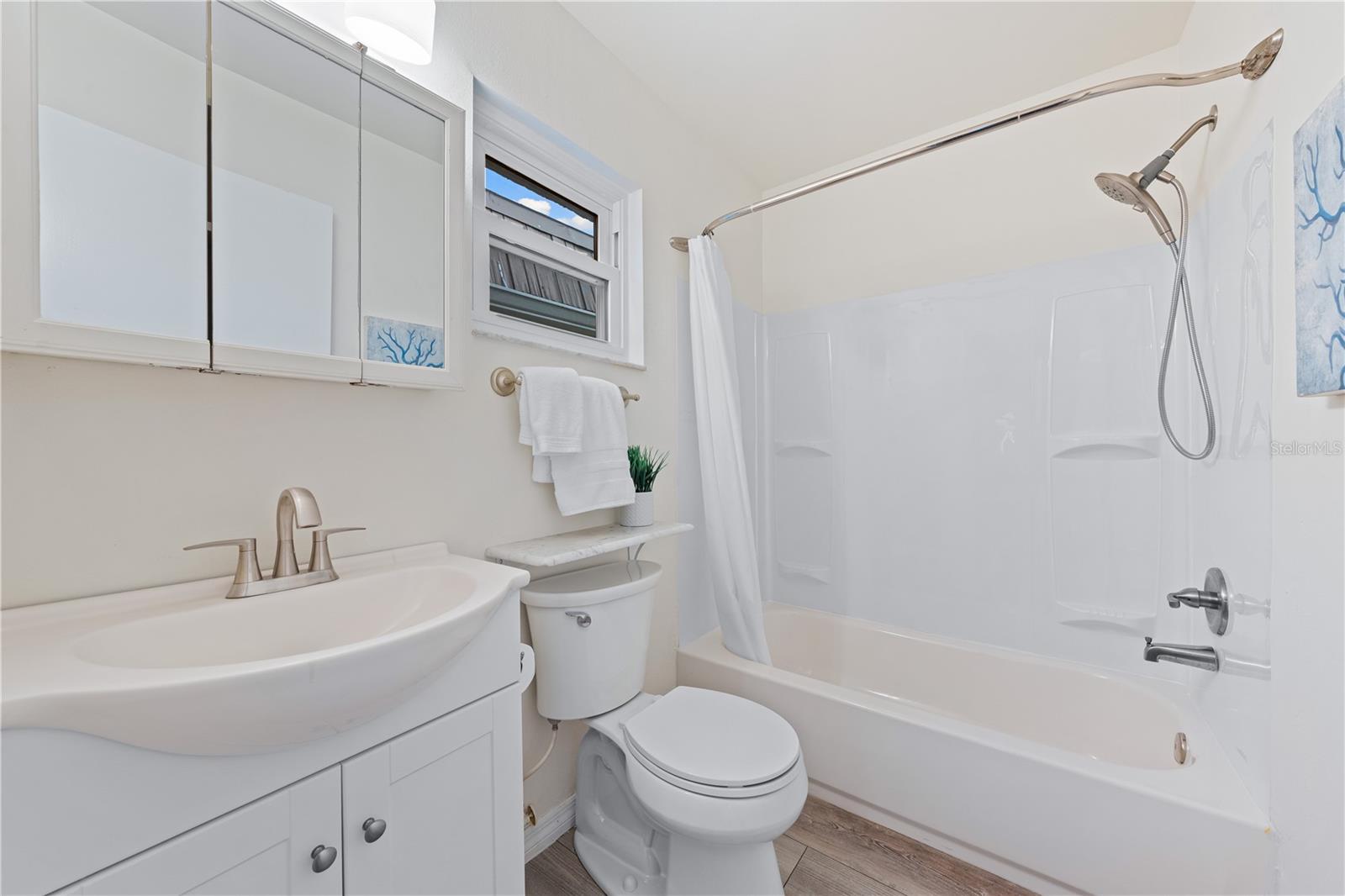 Image 30 of 76 For 2419 Riverbluff Parkway V233