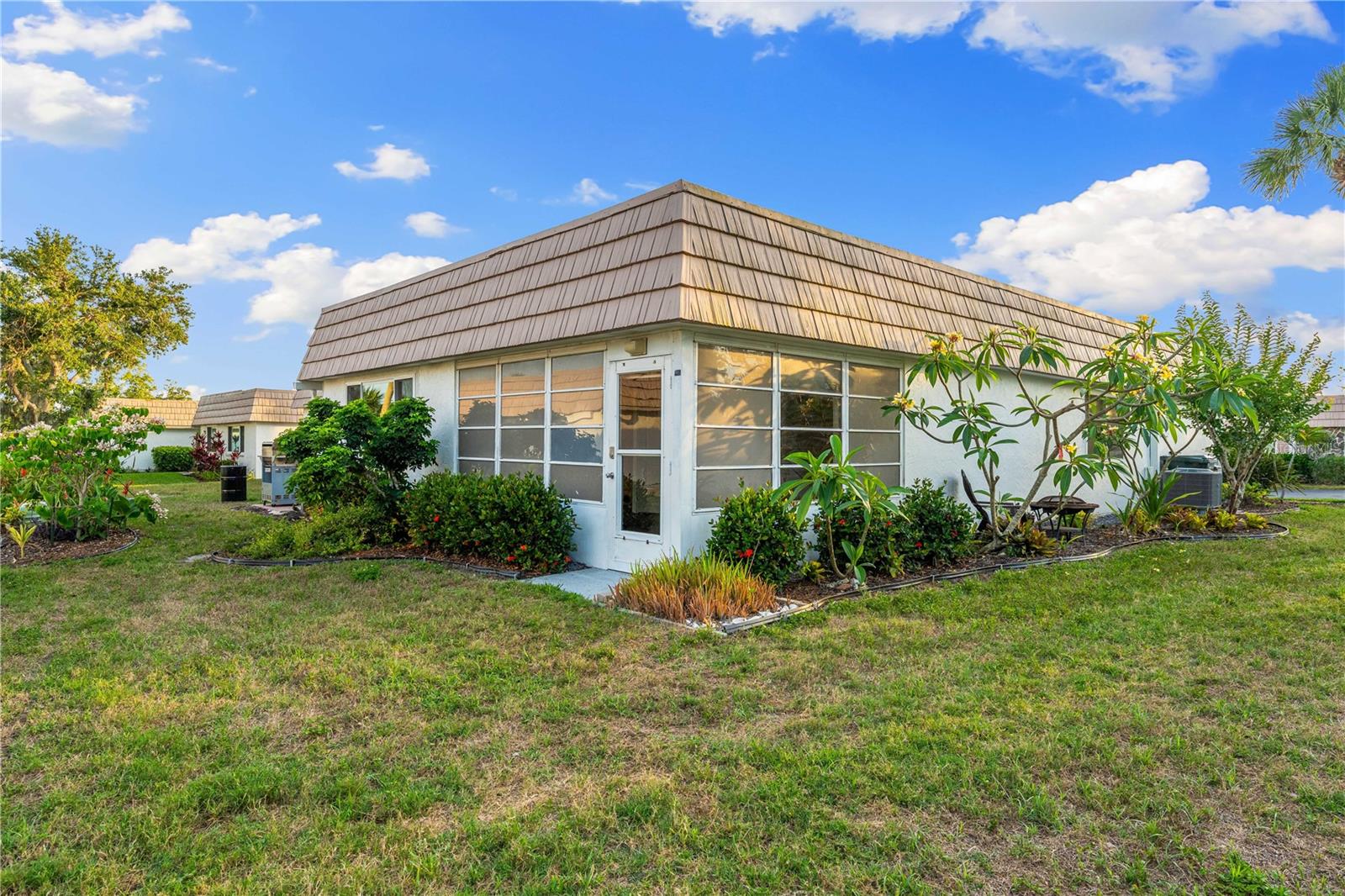 Image 39 of 76 For 2419 Riverbluff Parkway V233