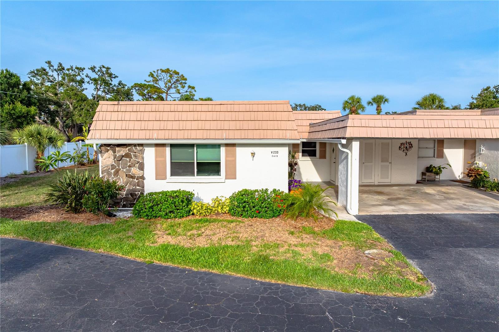Image 41 of 76 For 2419 Riverbluff Parkway V233