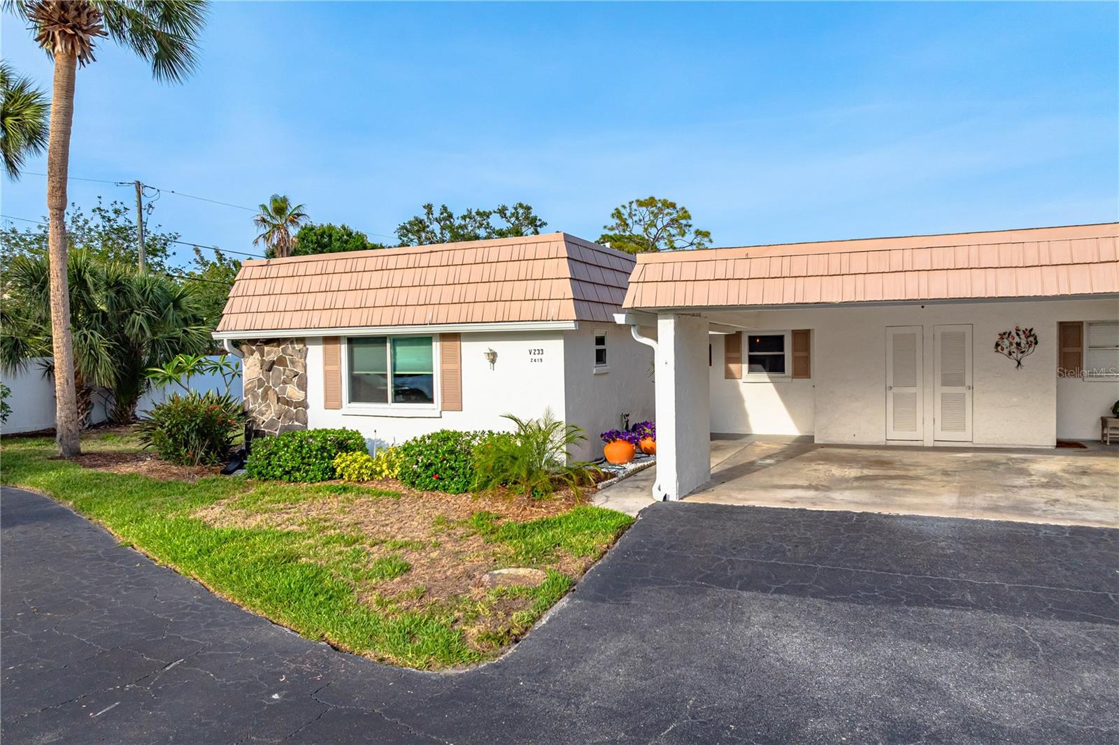 Image 42 of 76 For 2419 Riverbluff Parkway V233