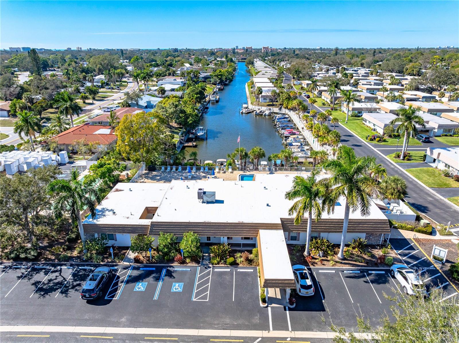 Image 49 of 76 For 2419 Riverbluff Parkway V233