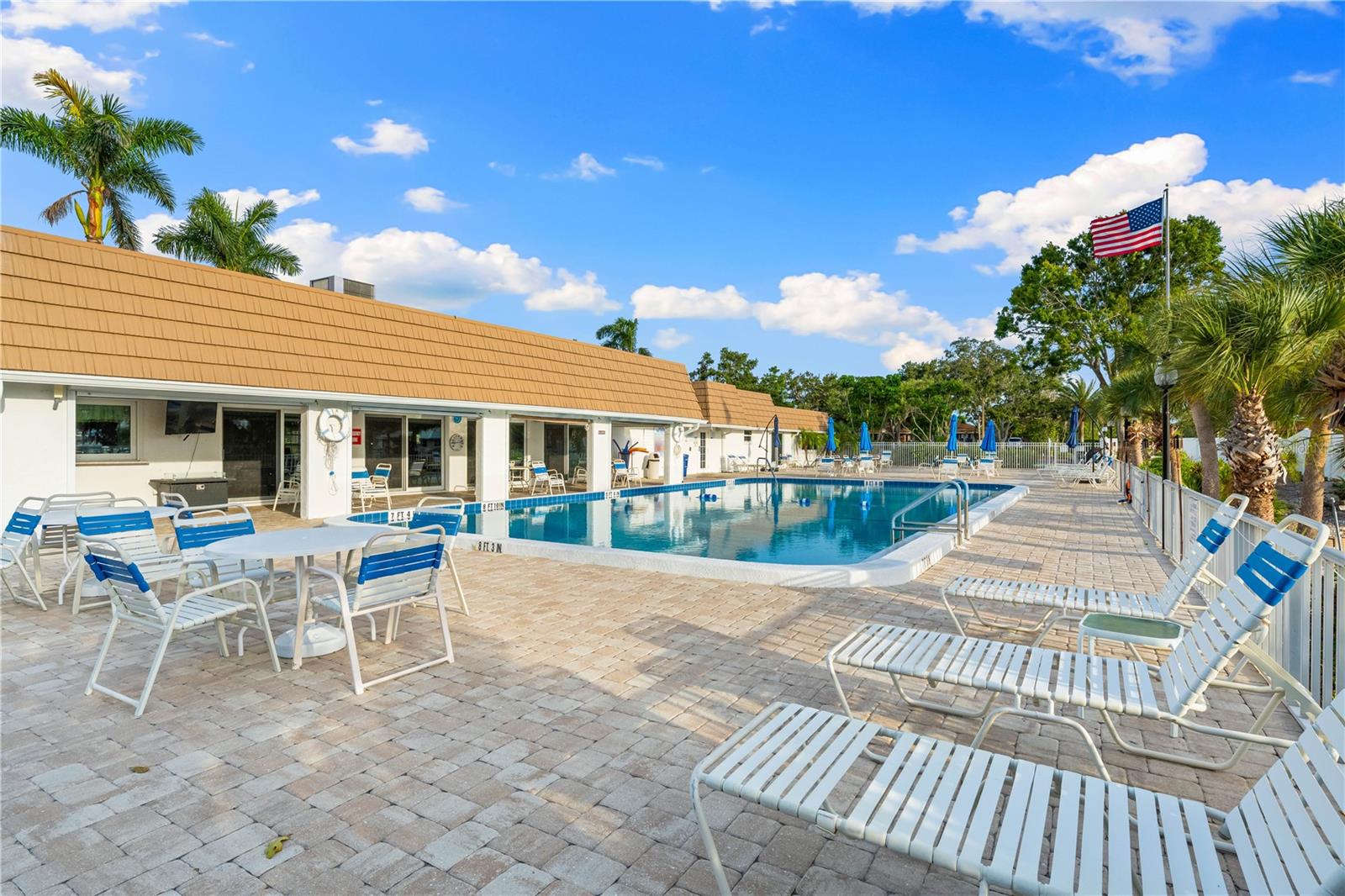 Image 53 of 76 For 2419 Riverbluff Parkway V233