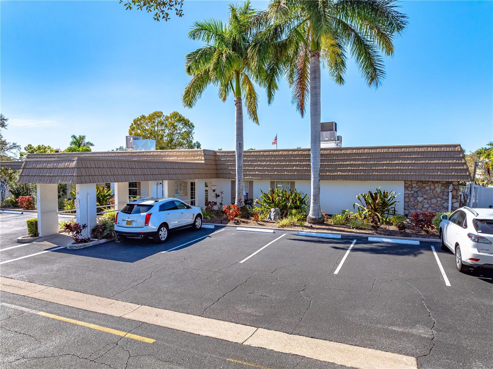 Image 57 of 76 For 2419 Riverbluff Parkway V233
