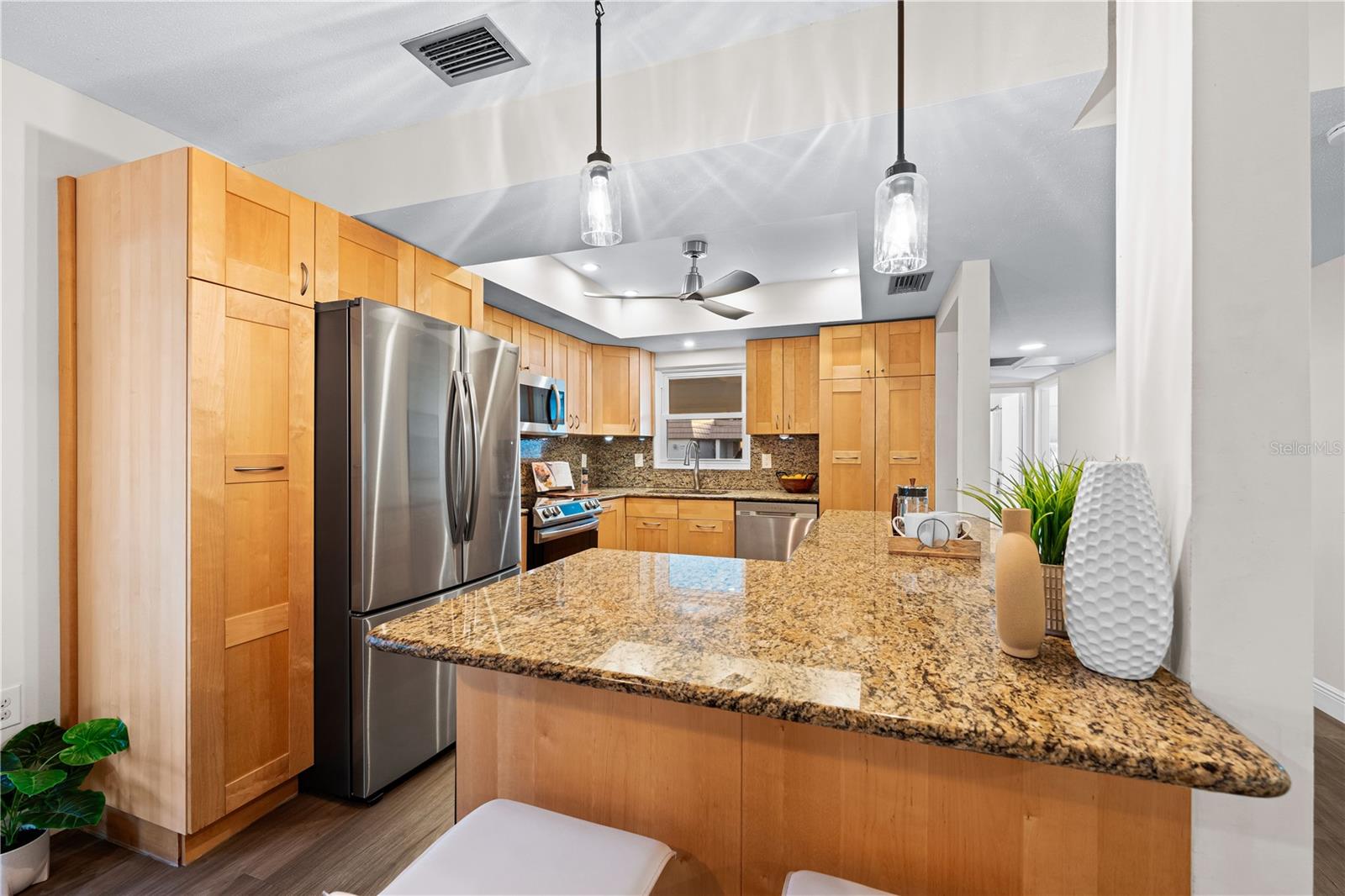 Image 6 of 76 For 2419 Riverbluff Parkway V233
