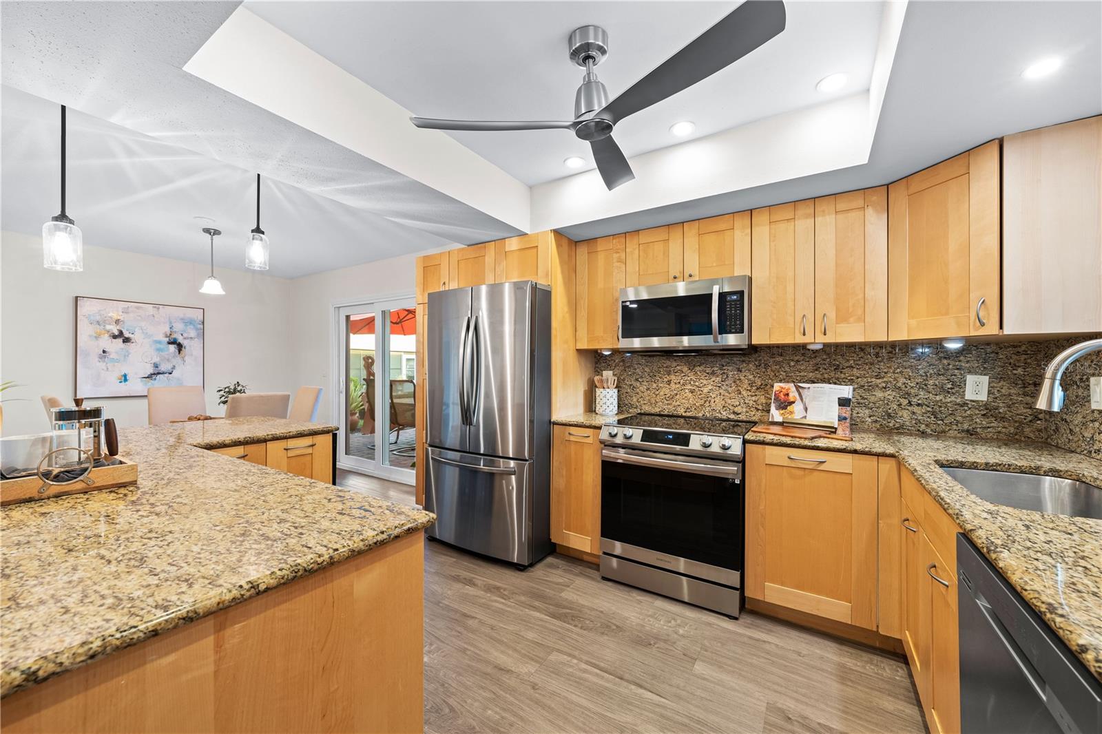 Image 7 of 76 For 2419 Riverbluff Parkway V233