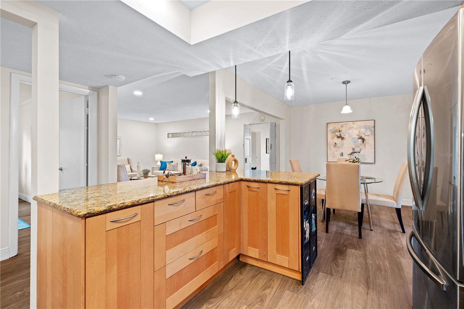 Image 9 of 76 For 2419 Riverbluff Parkway V233
