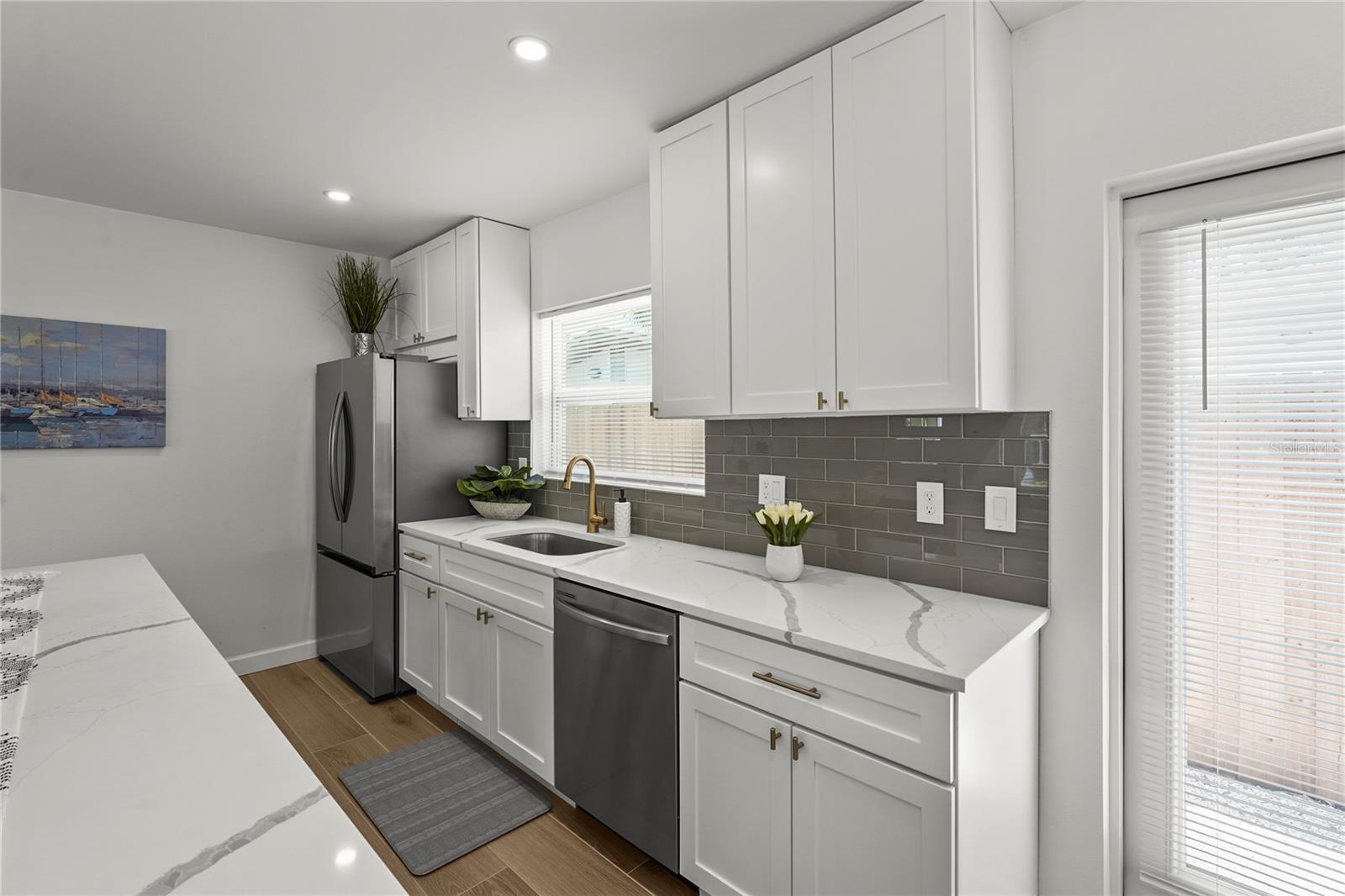 Image 14 of 39 For 515 Osprey Avenue