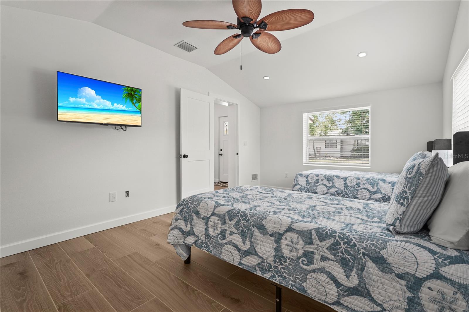 Image 30 of 39 For 515 Osprey Avenue