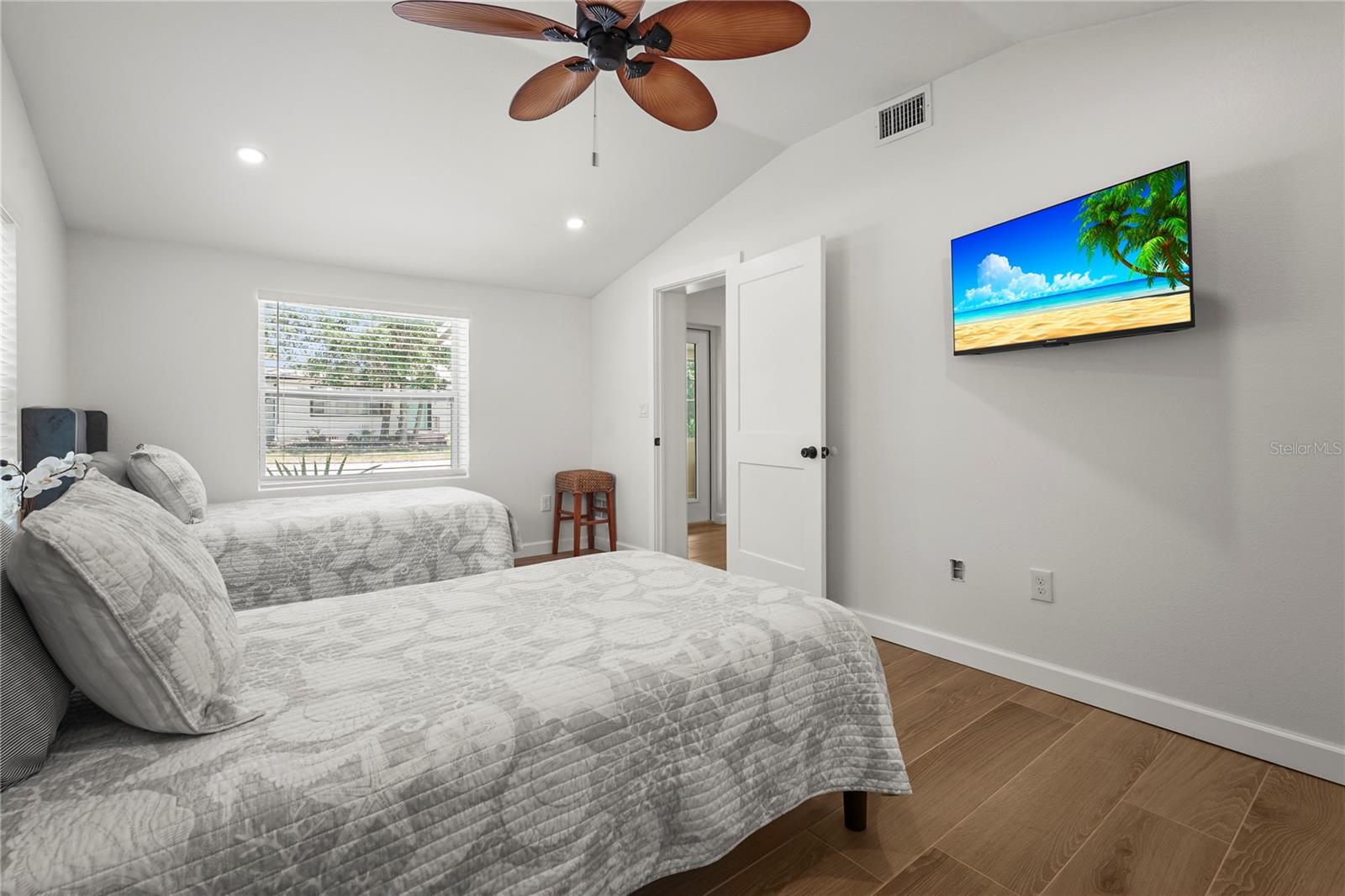 Image 34 of 39 For 515 Osprey Avenue
