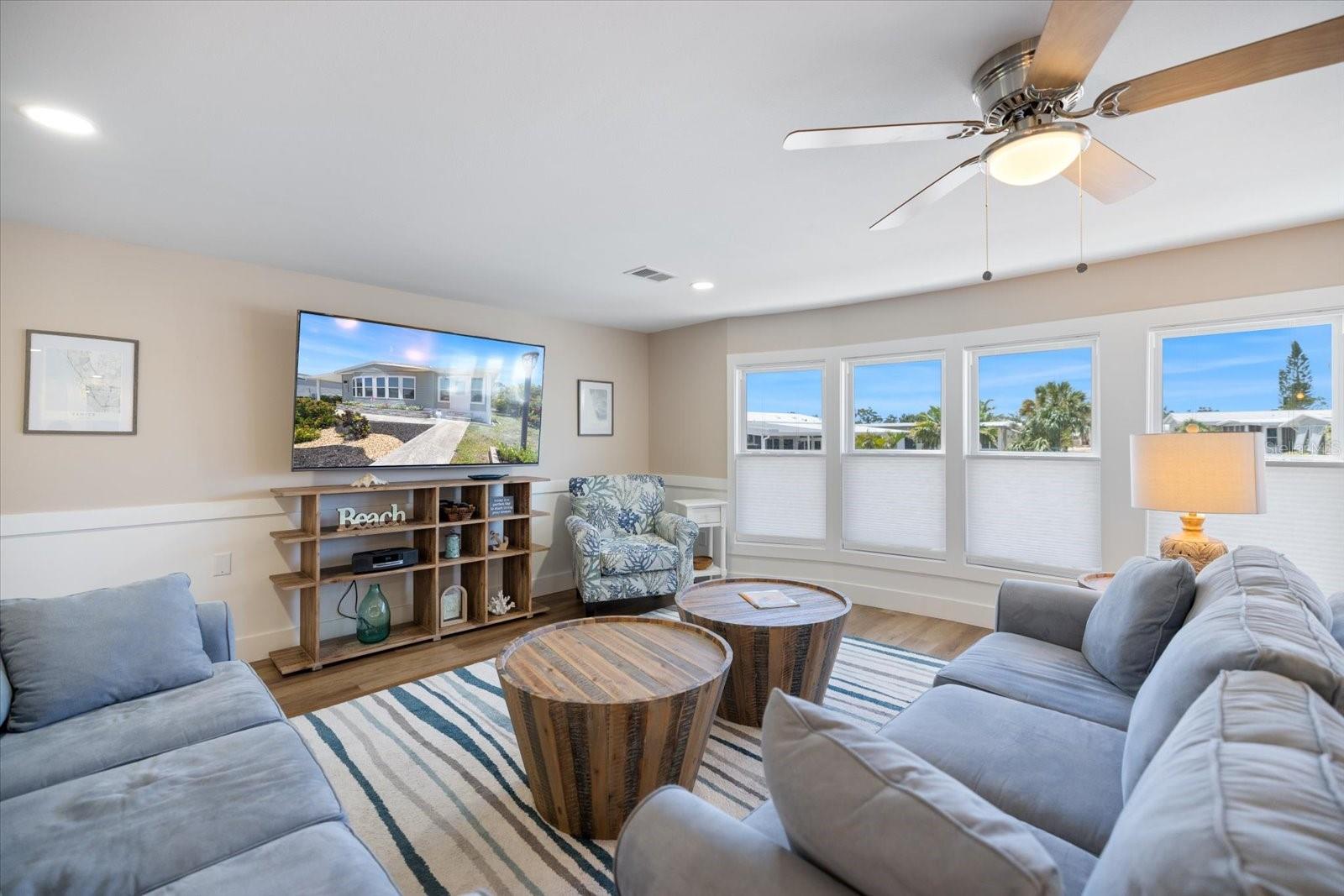 Image 16 of 77 For 842 Jolanda Circle