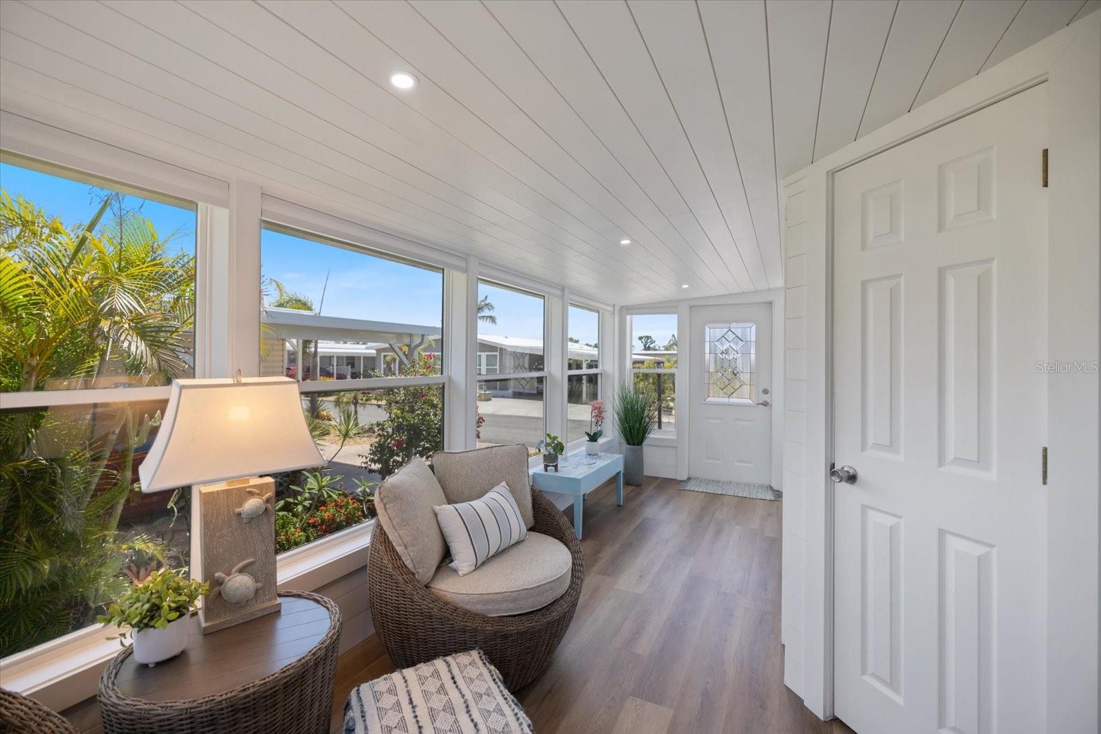Image 6 of 77 For 842 Jolanda Circle
