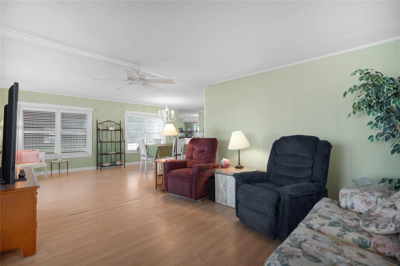 Image 18 of 44 For 307 White Oak Way