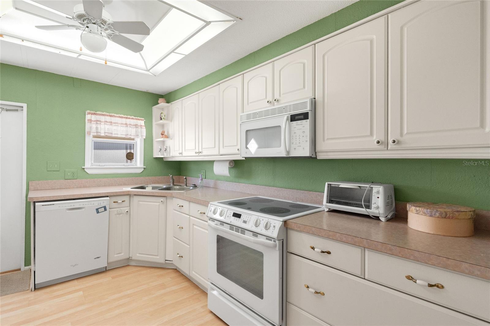 Image 3 of 44 For 307 White Oak Way