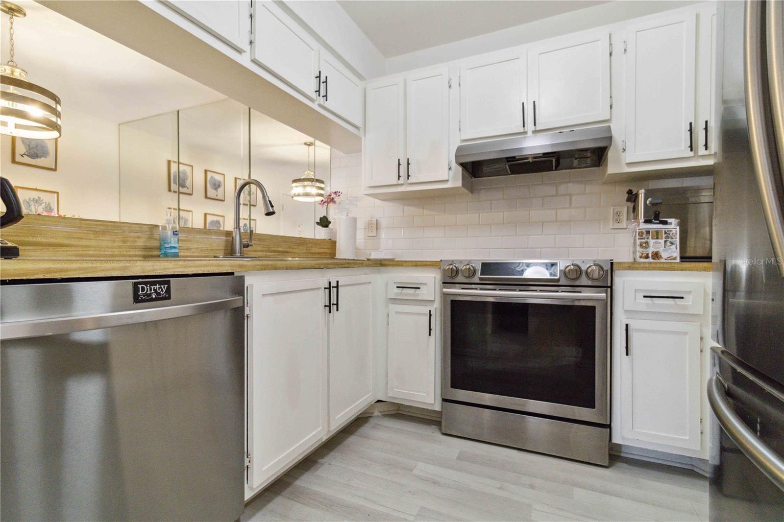 Image 11 of 29 For 3269 Beneva Road 103