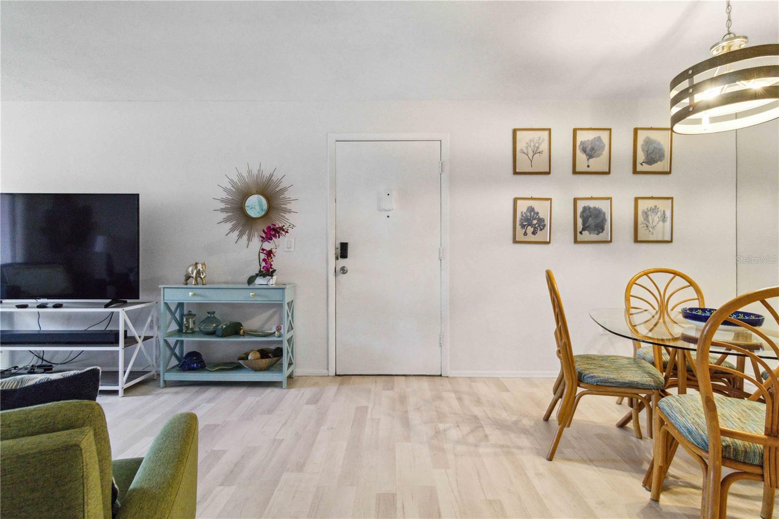 Image 5 of 29 For 3269 Beneva Road 103