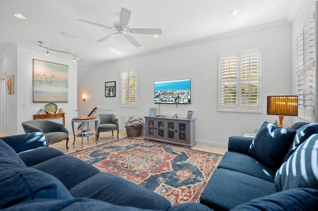 Image 15 of 61 For 704 Gladiolus Street