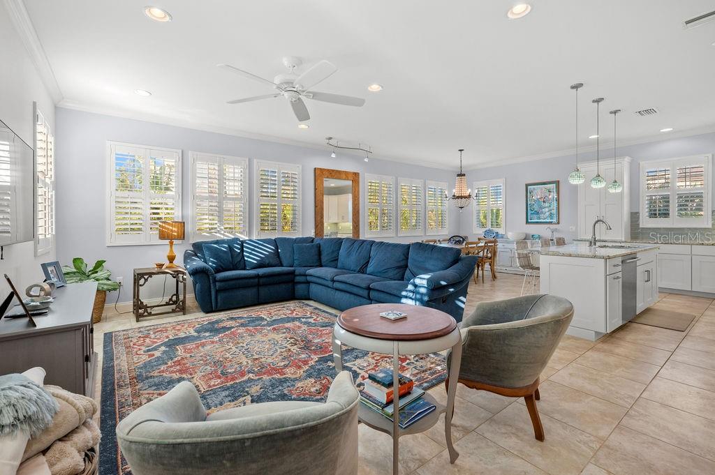 Image 16 of 61 For 704 Gladiolus Street