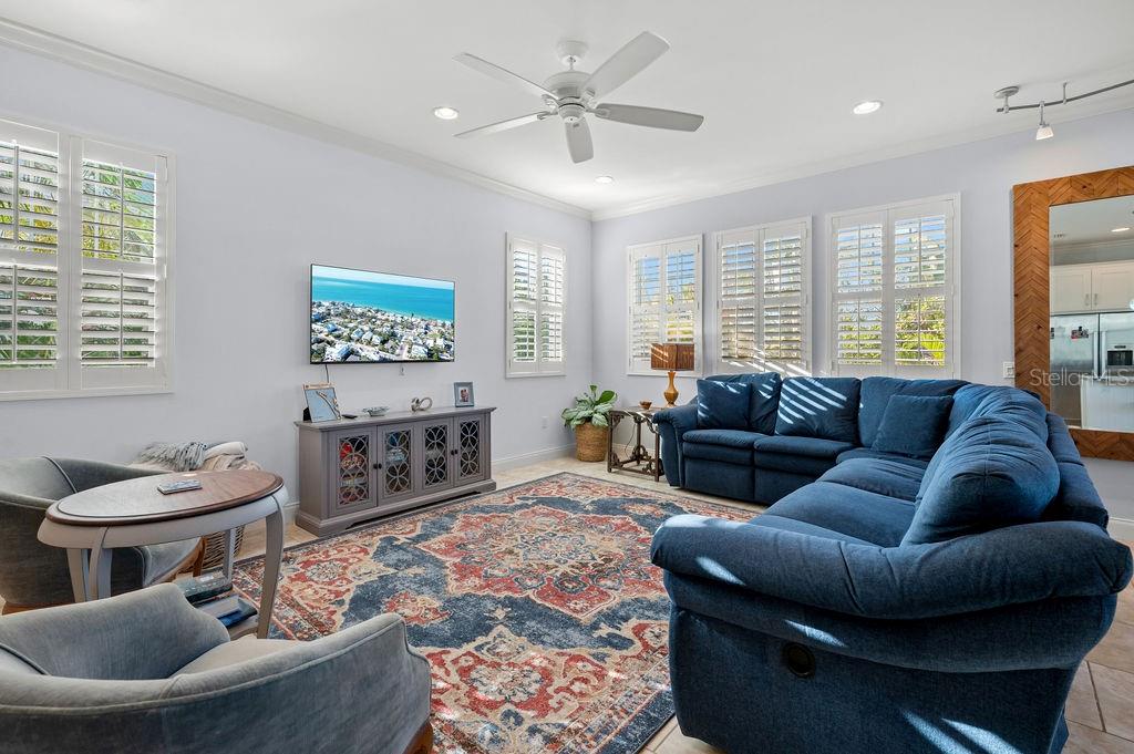 Image 17 of 61 For 704 Gladiolus Street