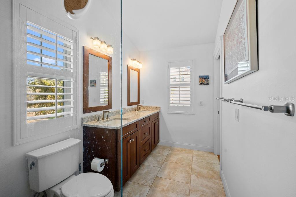 Image 22 of 61 For 704 Gladiolus Street