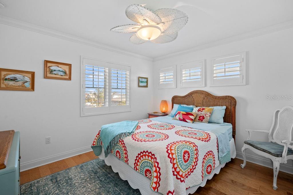 Image 32 of 61 For 704 Gladiolus Street
