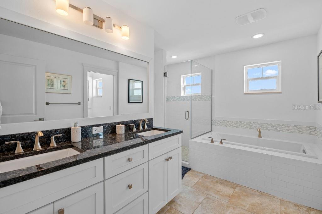 Image 33 of 61 For 704 Gladiolus Street