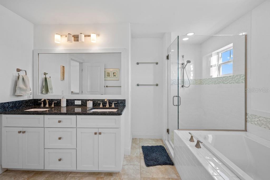 Image 34 of 61 For 704 Gladiolus Street