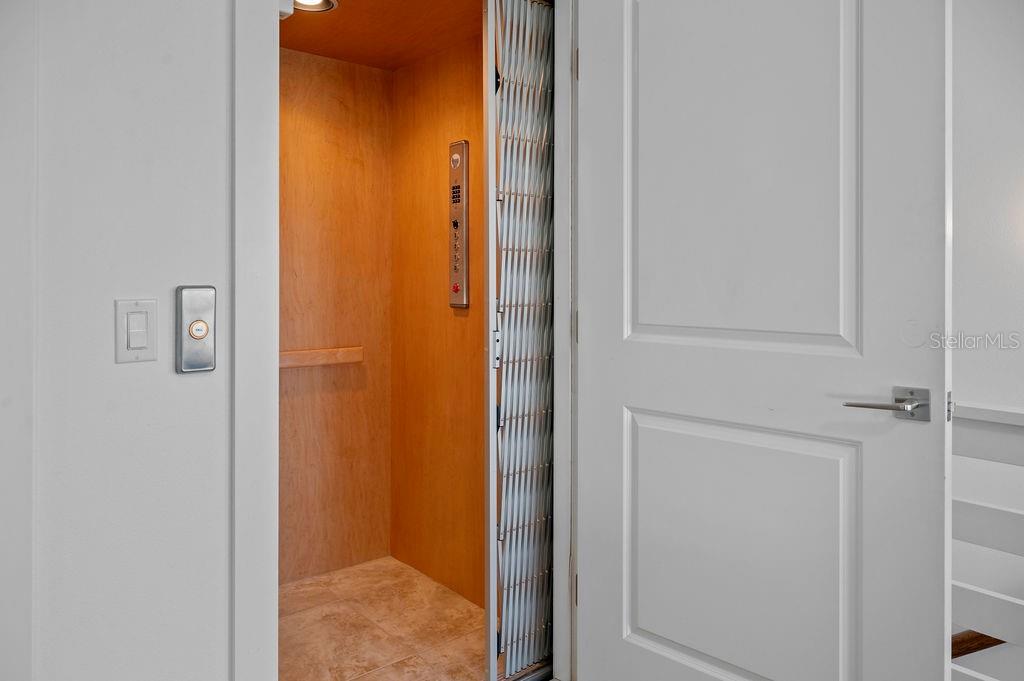 Image 38 of 61 For 704 Gladiolus Street