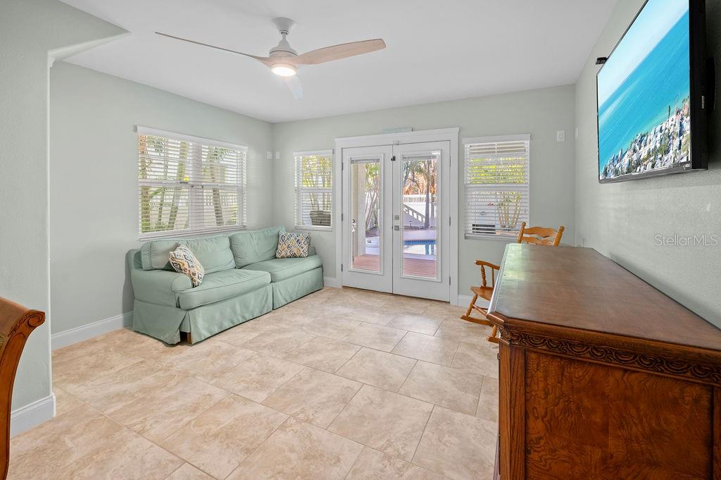 Image 41 of 61 For 704 Gladiolus Street