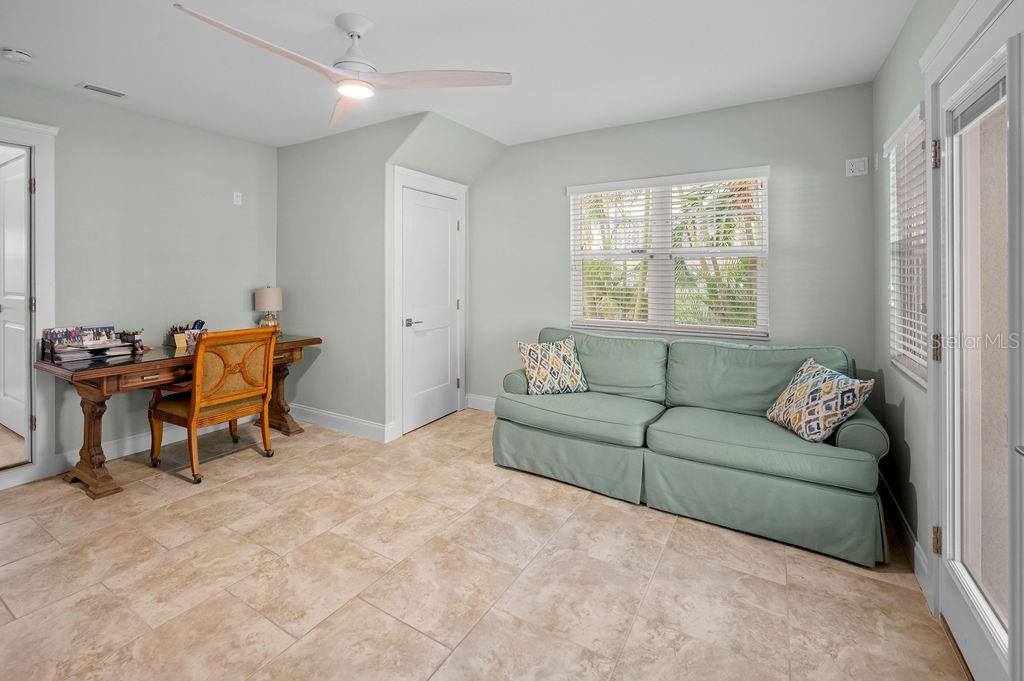 Image 42 of 61 For 704 Gladiolus Street