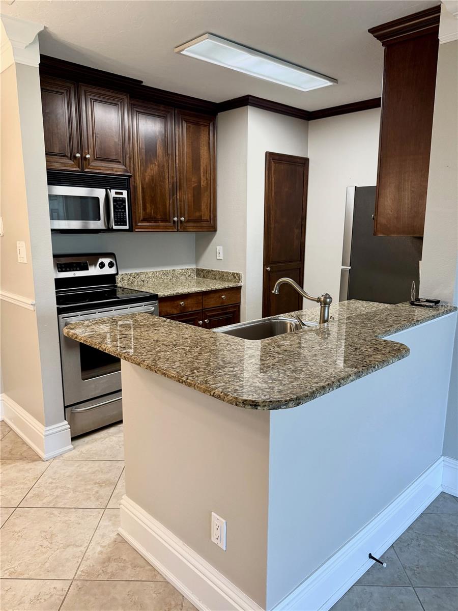 Image 5 of 17 For 4037 Crockers Lake Boulevard 14