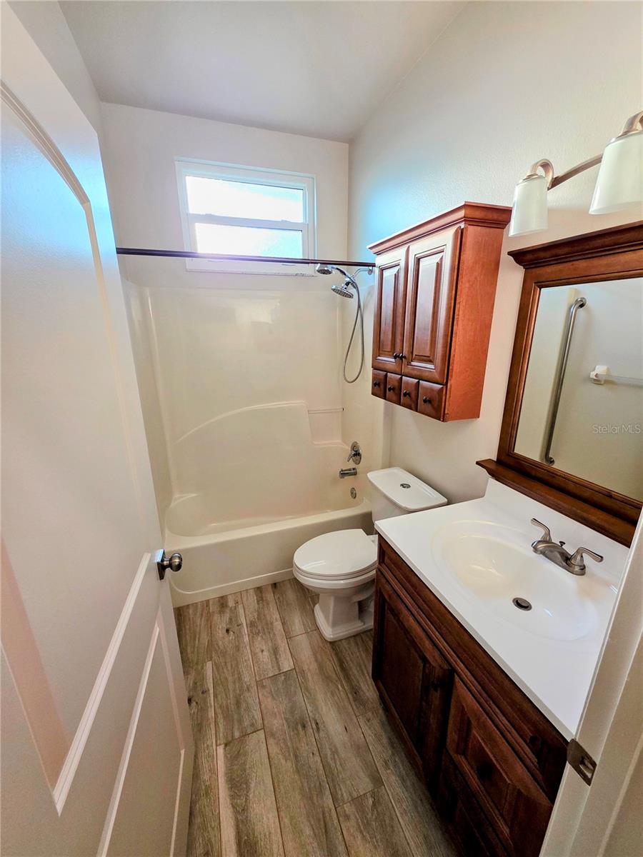 Image 21 of 47 For 834 Springwood Circle