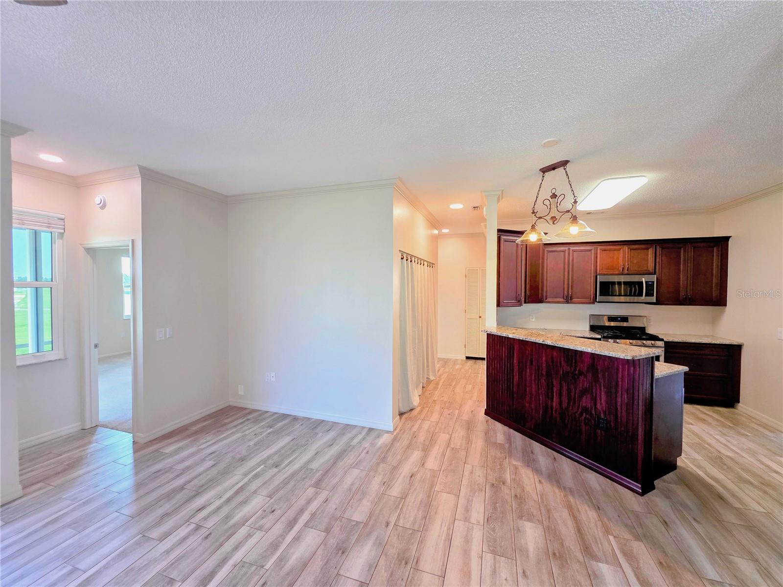 Image 6 of 47 For 834 Springwood Circle