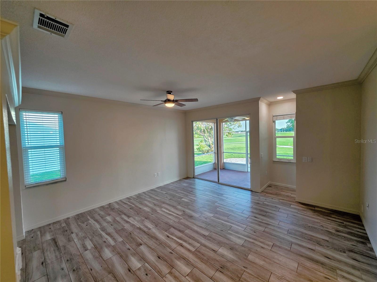 Image 7 of 47 For 834 Springwood Circle