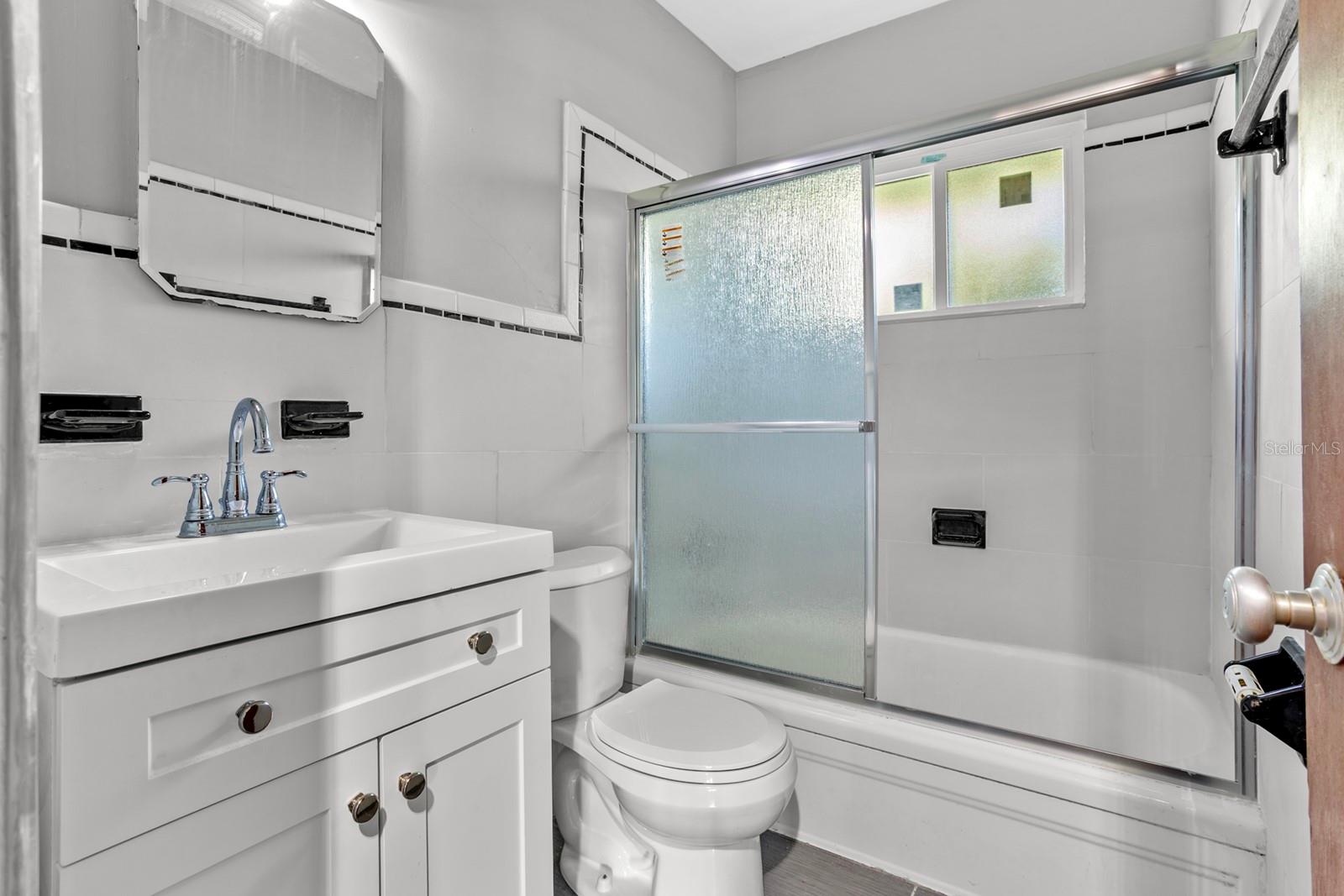 Image 12 of 23 For 641 Jackson Street