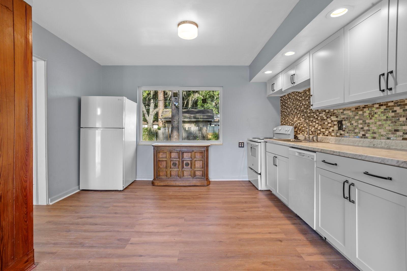 Image 4 of 23 For 641 Jackson Street