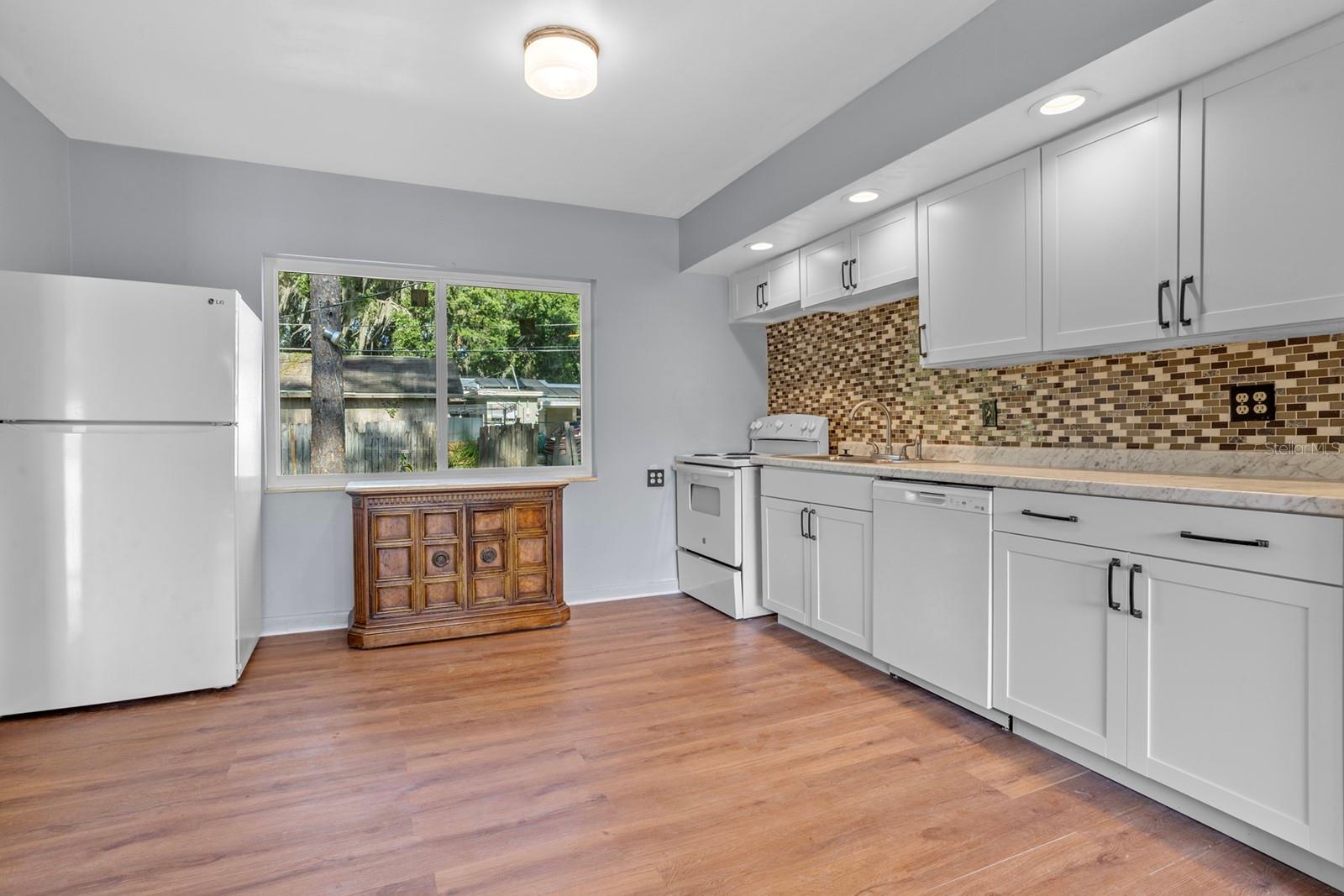 Image 5 of 23 For 641 Jackson Street